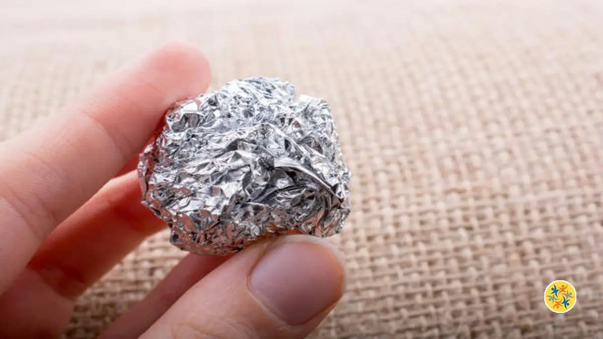 L'astuce de boule en aluminium au nettoyage